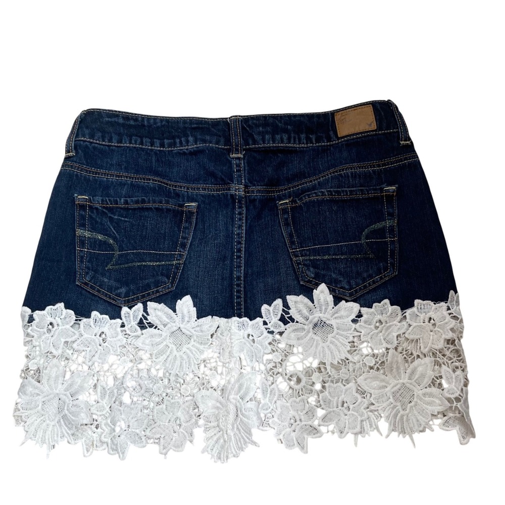 American Eagle Dark Wash Denim Mini Skirt White Floral Crochet Lace Hem Womens 2